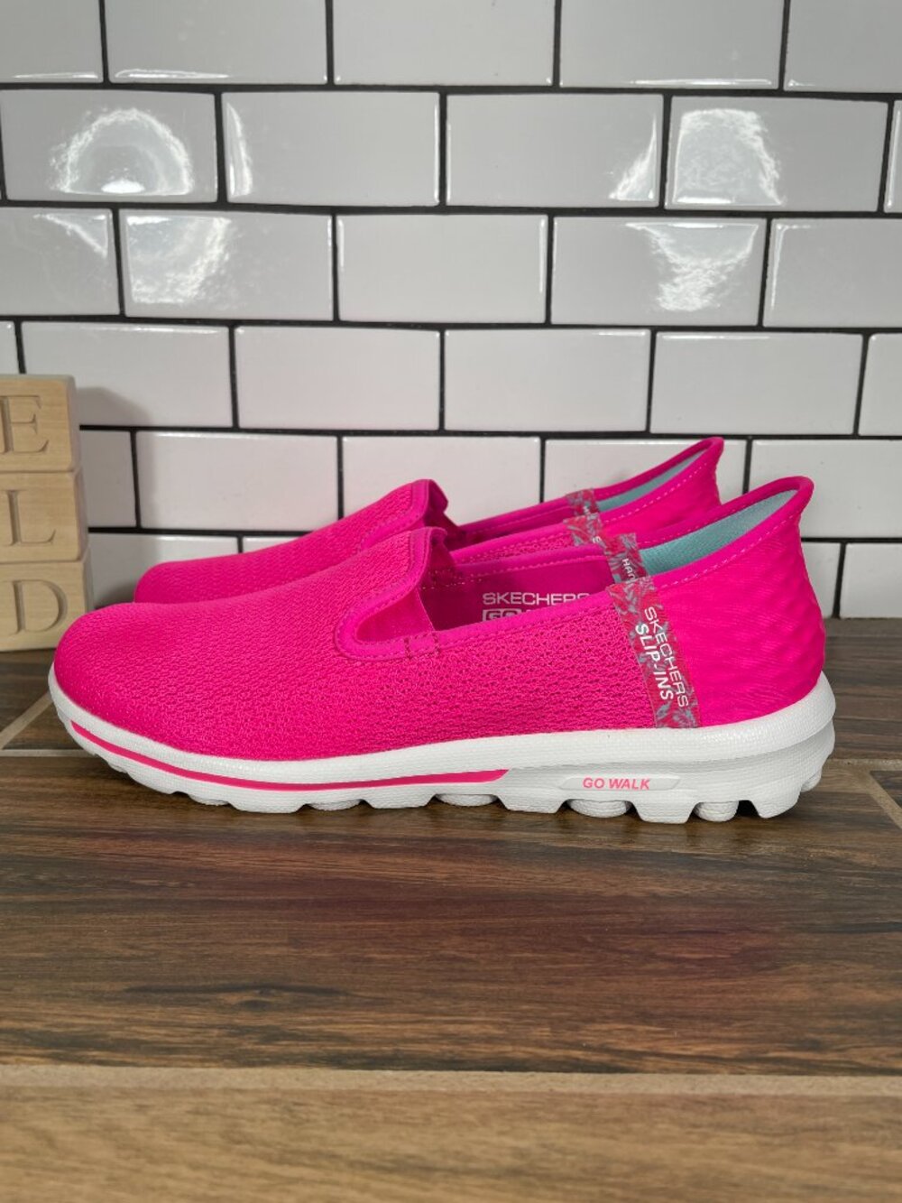 Skechers Slip-ins GO WALK Travel Fiji Shoes Womens Size 7.5 Hot Pink Hands Free